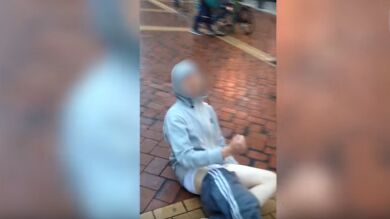 Graban a un joven que parece poseído tras tomar una 'droga zombi'