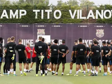Los jugadores del Barcelona se ejercitan en el campo Tito Vilanova Los jugadores del Barcelona se ejercitan en el campo Tito Vilanova