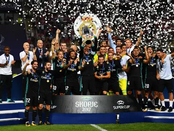 Sergio Ramos levanta la Supercopa de Europa en Skopje Sergio Ramos levanta la Supercopa de Europa en Skopje