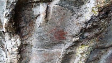 Marcas de pinturas rupestres en Baleira, Lugo