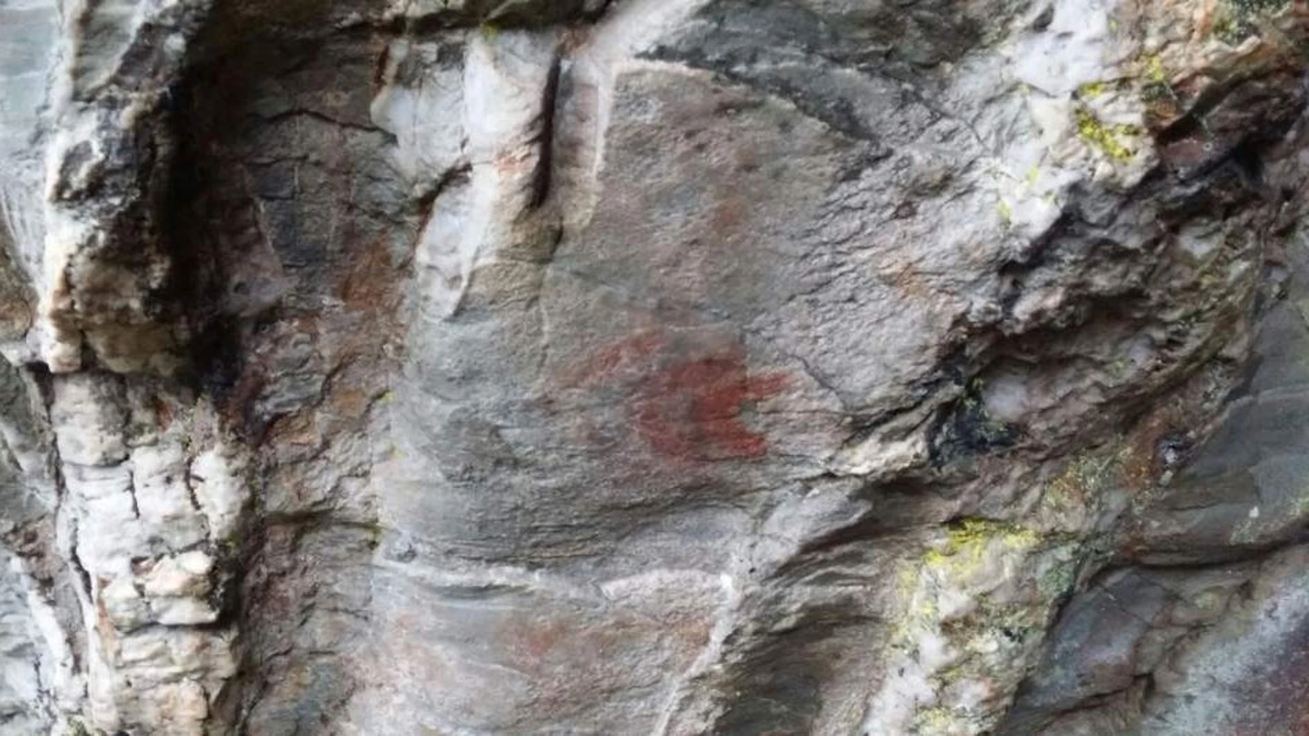 Marcas de pinturas rupestres en Baleira, Lugo Marcas de pinturas rupestres en Baleira, Lugo