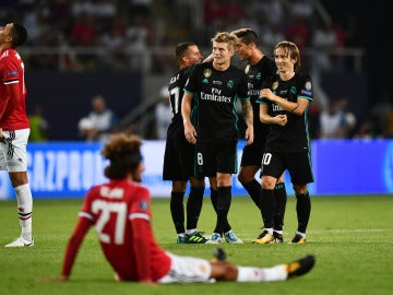 Los jugadores del Real Madrid celebran la victoria en la Supercopa de Europa