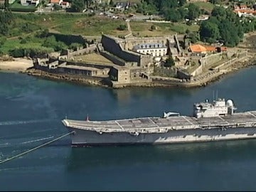 El portaaviones Príncipe de Asturias parte rumbo a su desguace