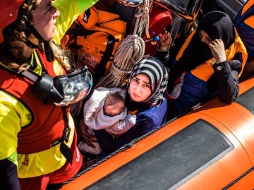 Rescate de una embarcación de refugiados