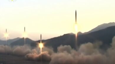 Corea del Norte lanza tres misiles balísticos al mar de Japón 