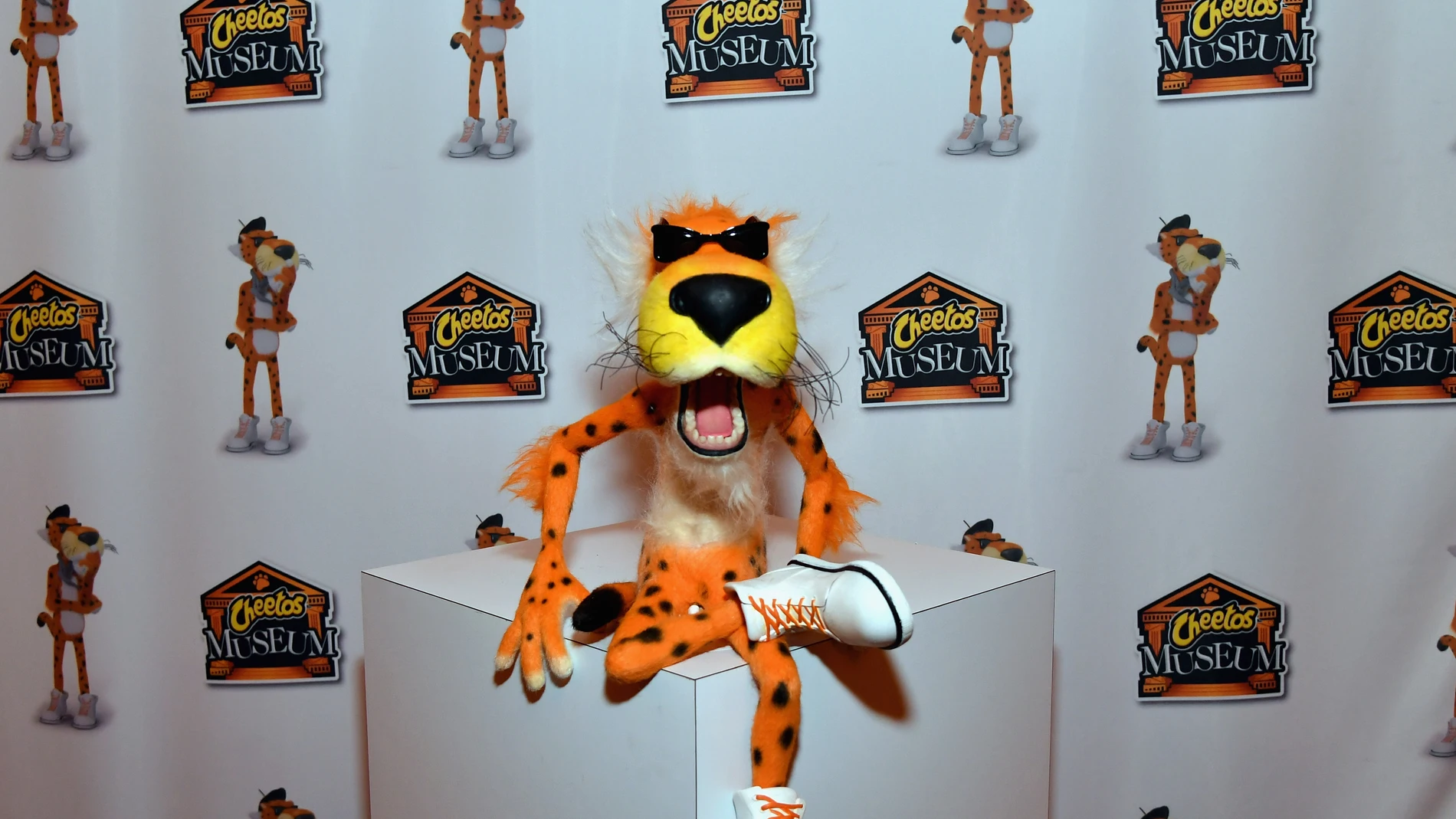 La mascota del snack en el museo de Cheetos La mascota del snack en el museo de Cheetos