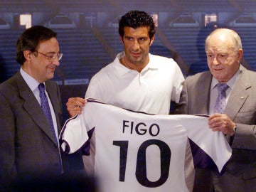 Luis Figo, el día de su presentación con el Real Madrid