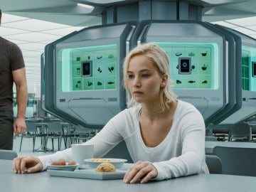 Jennifer Lawrence junto a Chris Pratt en 'Passengers'