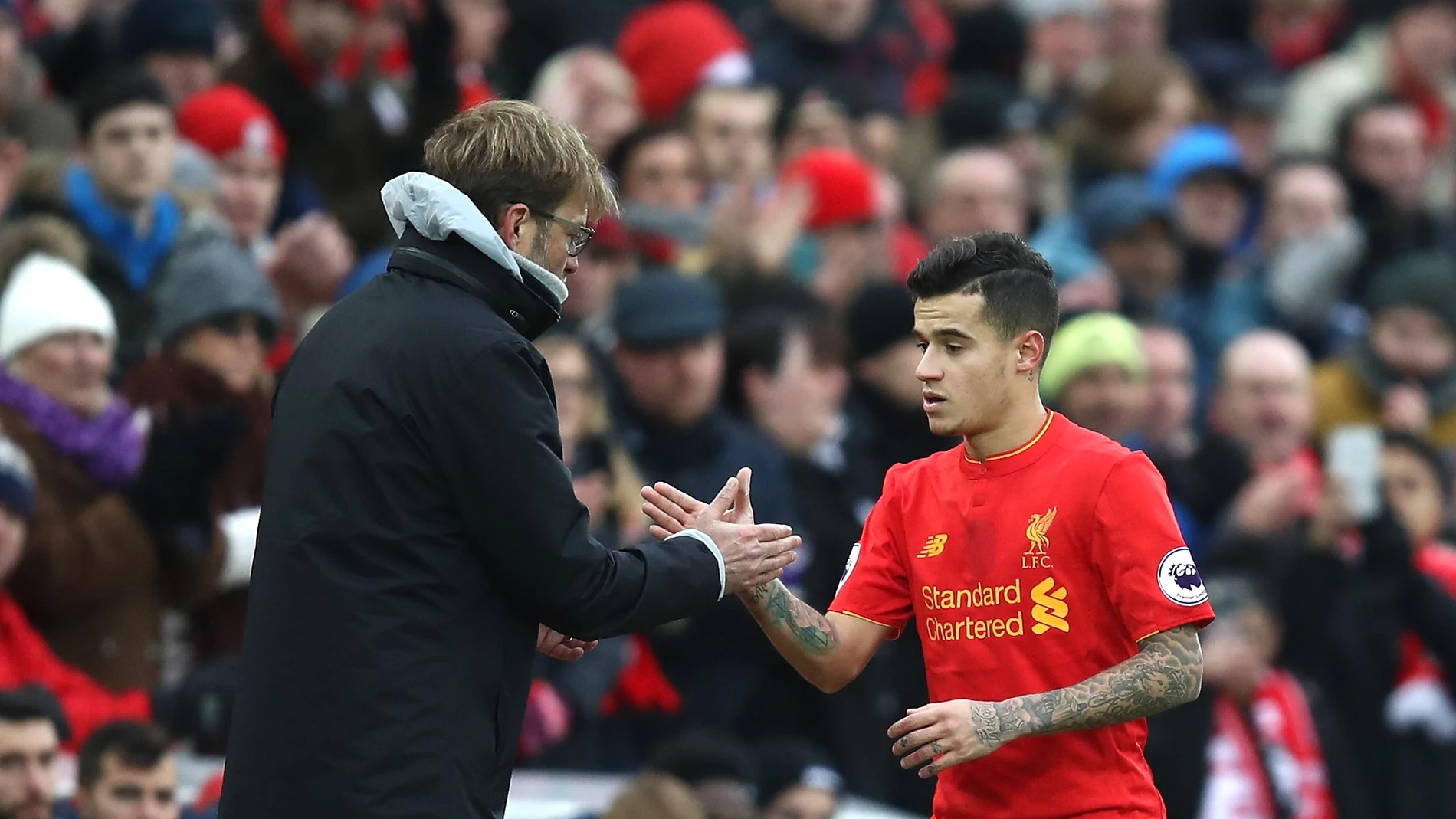 Jürgen Klopp junto a Coutinho en un partido del Liverpool Jürgen Klopp junto a Coutinho en un partido del Liverpool