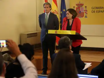 Iñigo de la Serna y Ada Colau Iñigo de la Serna y Ada Colau
