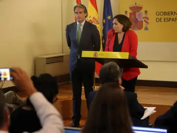 Iñigo de la Serna y Ada Colau Iñigo de la Serna y Ada Colau