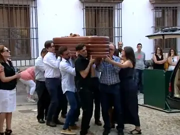 Multitudinaria despedida a tres de los cooperantes fallecidos en la India Multitudinaria despedida a tres de los cooperantes fallecidos en la India