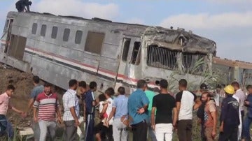 Al menos 36 muertos y 123 heridos tras un choque frontal entre dos trenes en la ciudad egipcia de Alejandría  