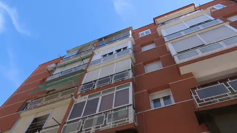 La acusada de matar a una anciana en Alcalá ejercía como auxiliar de enfermería desde hace diez años La acusada de matar a una anciana en Alcalá ejercía como auxiliar de enfermería desde hace diez años