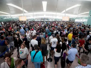 Colas en el aeropuerto de El Prat Colas en el aeropuerto de El Prat