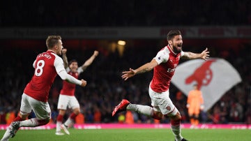 Giroud celebra su gol con el Arsenal en el Emirates