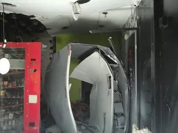 La máquina de refrescos tras la explosión La máquina de refrescos tras la explosión