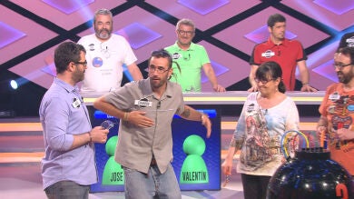 Un concursante muy artista que hace percusión con su cuerpo