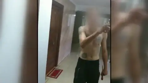 Cuatro okupas tienen atemorizados a los vecinos de un edificio Cuatro okupas tienen atemorizados a los vecinos de un edificio