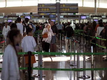 Normalidad en las colas de El Prat Normalidad en las colas de El Prat