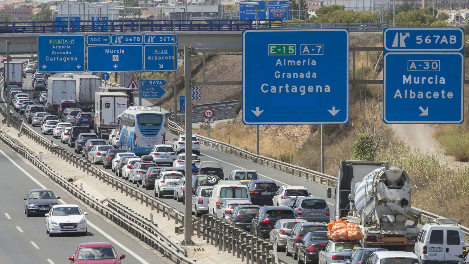 La DGT utiliza ocho drones para vigilar las carreteras en plena operación de Semana Santa
