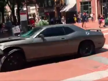 Varios heridos arrollados por un coche tras la marcha supremacista en Charlottesville Varios heridos arrollados por un coche tras la marcha supremacista en Charlottesville