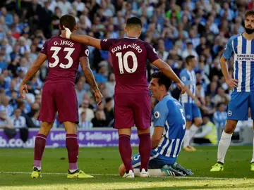 Gabriel Jesus y Kun Agüero celebran un gol Gabriel Jesus y Kun Agüero celebran un gol