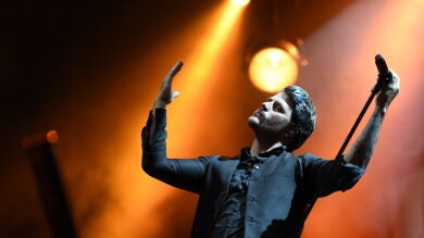 Los fans de Dani Martín se entregan a 'La montaña rusa' de su rock sobre el escenario de Starlite