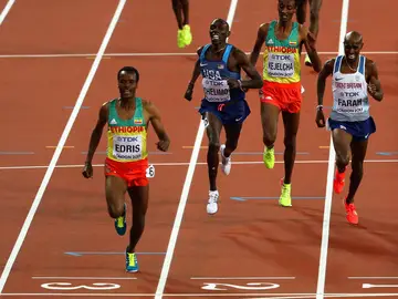 Muktar Edrid supera a Mo Farah en la final de 5.000 metros Muktar Edrid supera a Mo Farah en la final de 5.000 metros