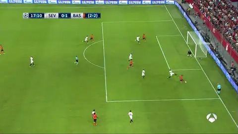 Elia adelantó al Istanbul Basaksehir con un remate a placer en el área pequeña del Sevilla Elia adelantó al Istanbul Basaksehir con un remate a placer en el área pequeña del Sevilla