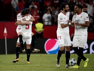 El Sevilla celebrando un gol frente al Istanbul basaksehir