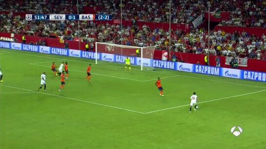 El golazo de Escudero ante el Istanbul Basaksehir tras un gran centro de Jesús Navas