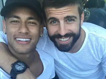Gerard Piqué y Neymar. Gerard Piqué y Neymar.