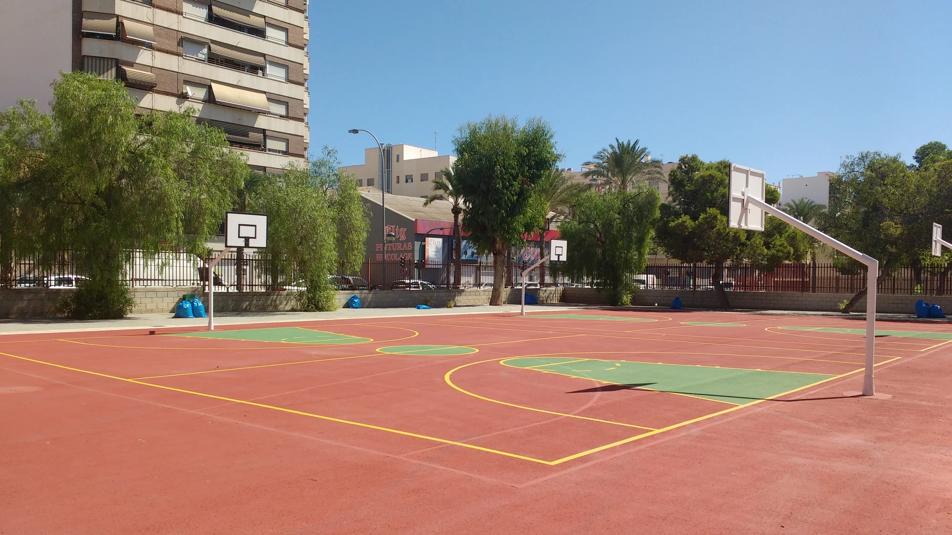 Pistas de baloncesto del colegio Mariano Benlliure Pistas de baloncesto del colegio Mariano Benlliure