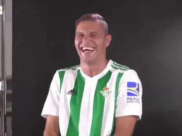 Desternillante Joaquín: ahora se atreve con el inglés... ¡y hasta con el chino! Desternillante Joaquín: ahora se atreve con el inglés... ¡y hasta con el chino!