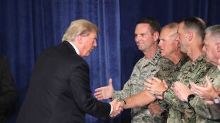 Trump saluda a soldados estadounidenses en Afganist&aacute;n