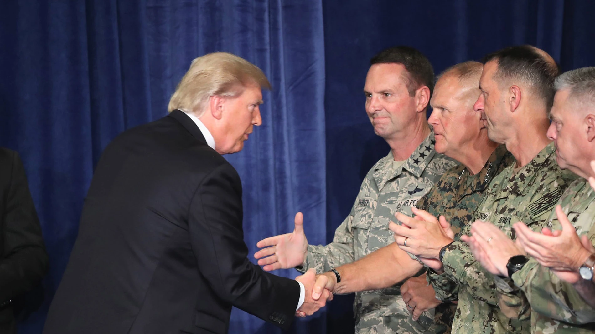 Trump saluda a soldados estadounidenses en Afganistán Trump saluda a soldados estadounidenses en Afganistán