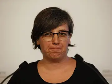 La presidenta del grupo parlamentario de la CUP, Mireia Boya, durante la rueda de prensa La presidenta del grupo parlamentario de la CUP, Mireia Boya, durante la rueda de prensa