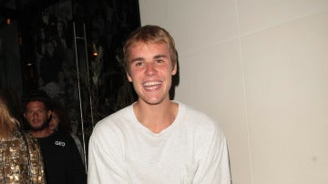 Justin Bieber se divierte mucho de fiesta