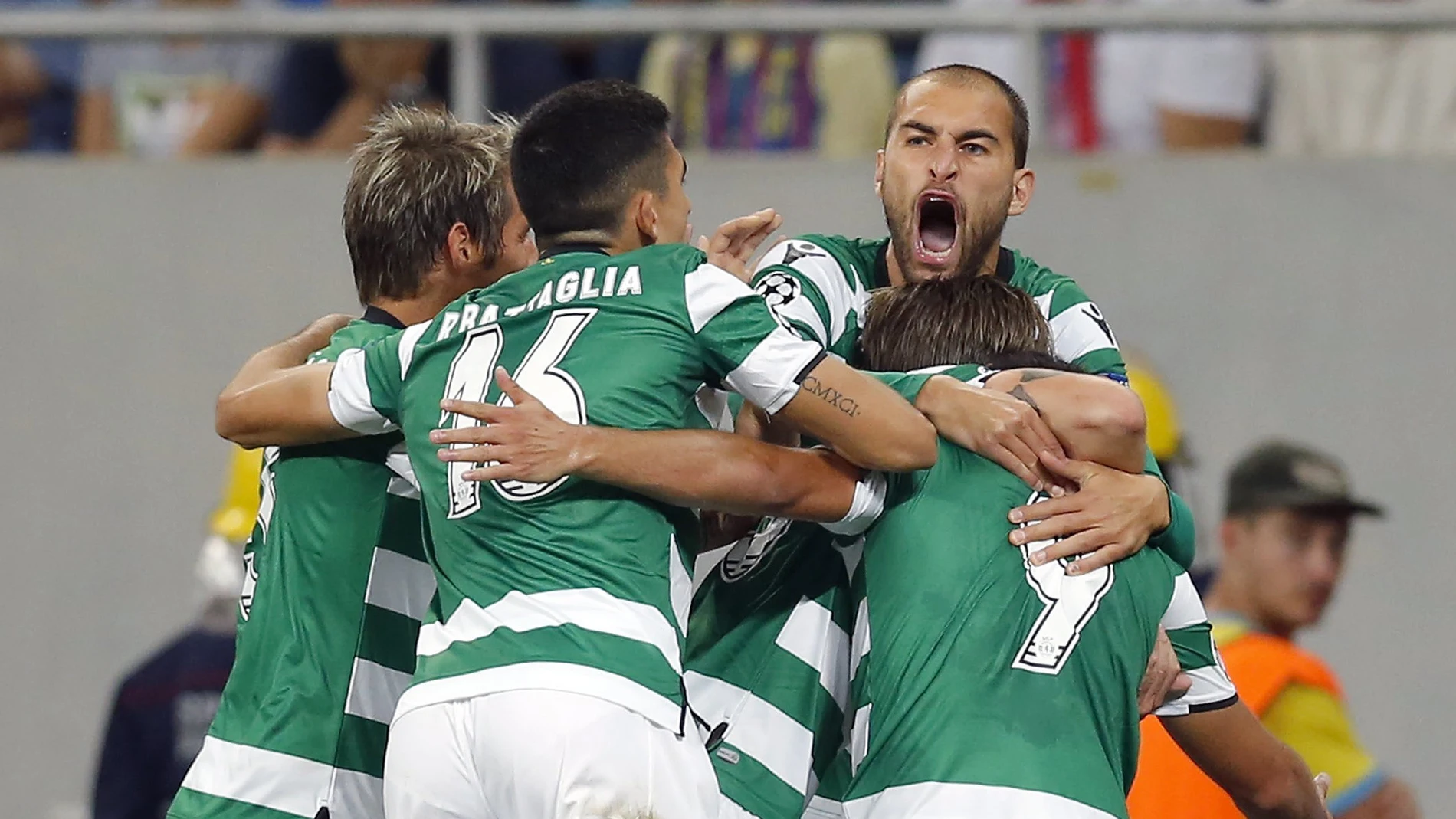 Los jugadores del Sporting de Portugal celebran un gol