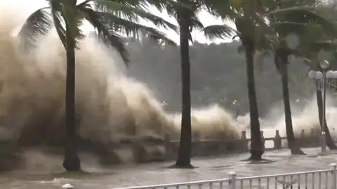 Tifón Hato deja tres muertos en Macao y numerosas inundaciones en Hong Kong Tifón Hato deja tres muertos en Macao y numerosas inundaciones en Hong Kong