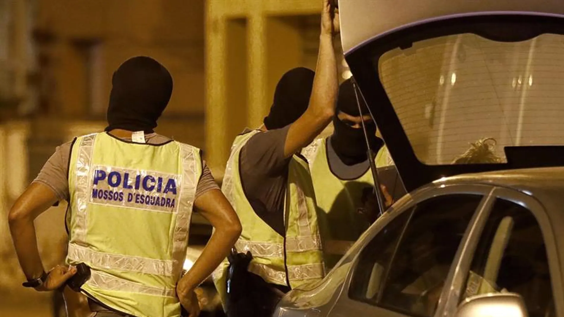 Agentes en el registro de un piso en Vilafranca Agentes en el registro de un piso en Vilafranca