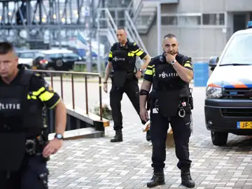 Agentes de la Policía de Holanda durante una operación Agentes de la Policía de Holanda durante una operación