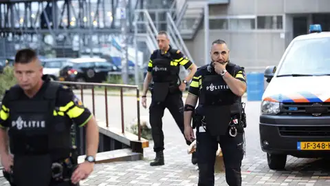 Agentes de la Policía de Holanda durante una operación Agentes de la Policía de Holanda durante una operación