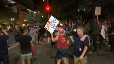 Protestas contra Donald Trump en un mitin en Arizona