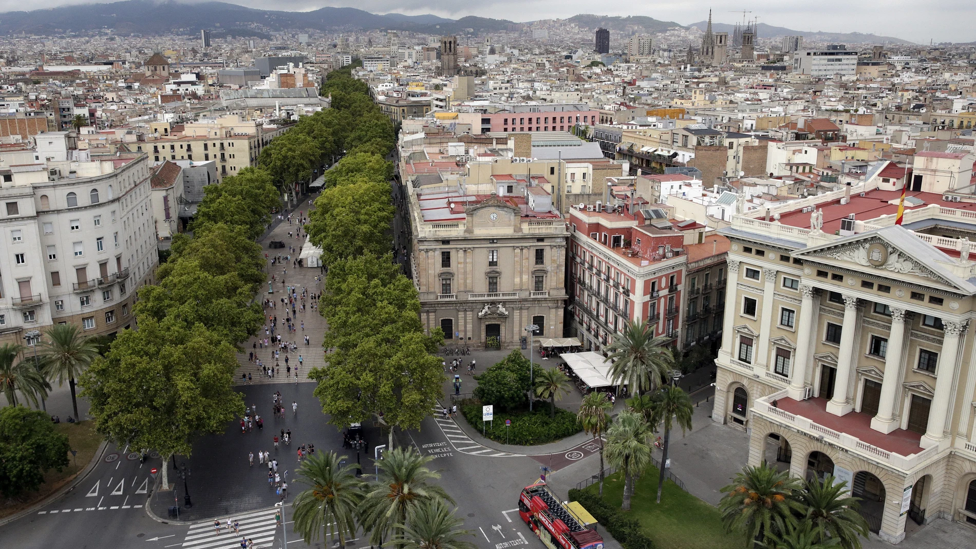 Vista desde el Monumento de Colón de Las Ramblas de Barcelona Vista desde el Monumento de Colón de Las Ramblas de Barcelona