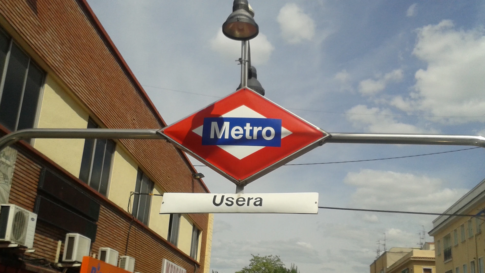 Imagen de archivo de la parada de metro de Usera, en Madrid Imagen de archivo de la parada de metro de Usera, en Madrid