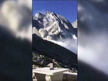 Al menos ocho personas desaparecidas por un deslizamiento de rocas en Suiza