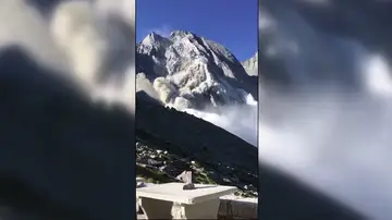 Al menos ocho personas desaparecidas por un deslizamiento de rocas en Suiza Al menos ocho personas desaparecidas por un deslizamiento de rocas en Suiza