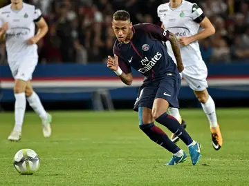 Neymar jugando con el PSG Neymar jugando con el PSG